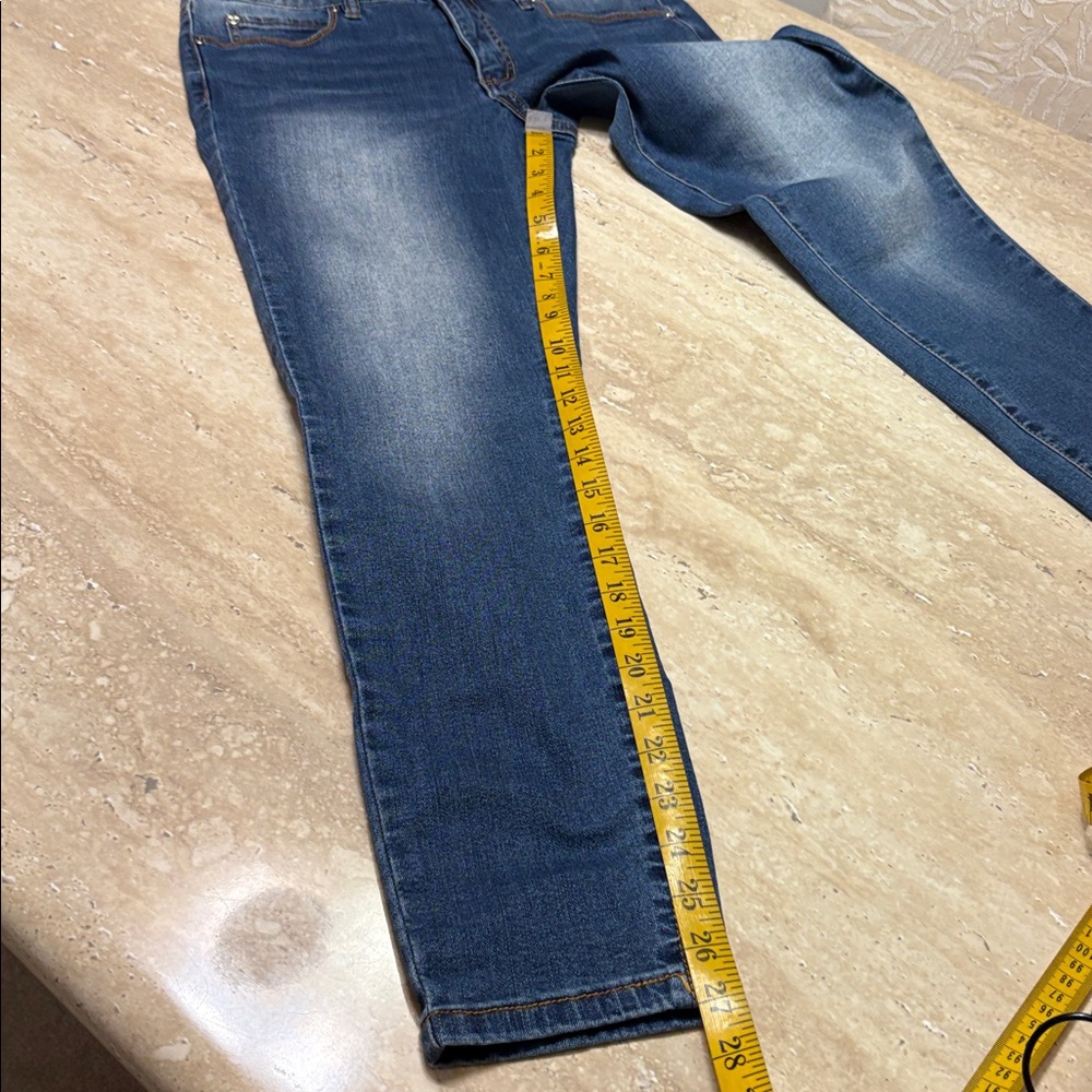 NWOT Tahari, Chloe skinny fit jeans.Excellent Condition. - Picture 7 of 9